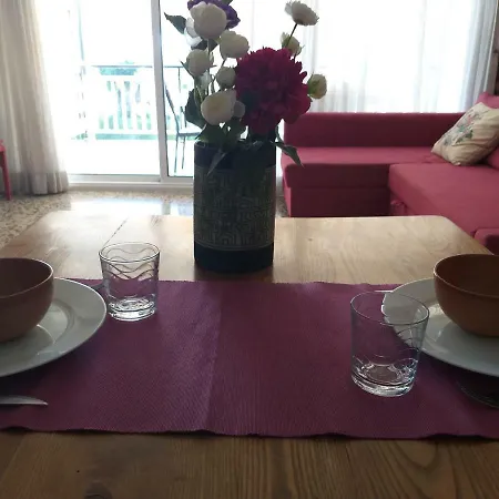 아파트 Apartamento Playa Fenals-tulipan 1